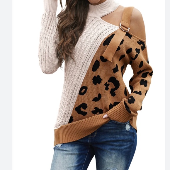 Long sleeve cold shoulder buckle leopard print shirt - Picture 2 of 2